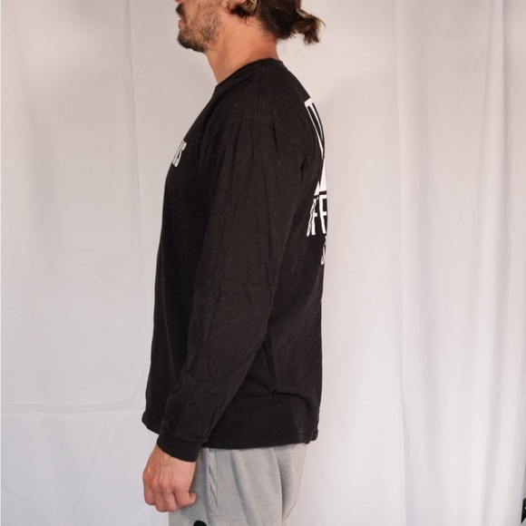 Vans Black Long Sleeve Tee with Ribbed Cuffs - Picture 2 of 3